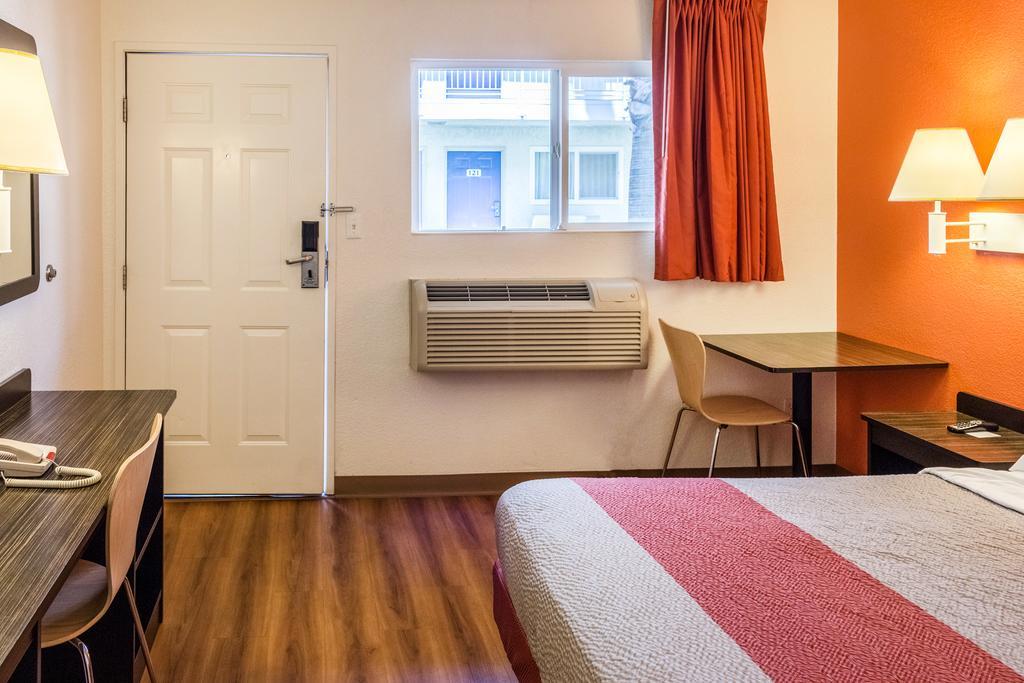Motel 6-Bakersfield, Ca - East Εξωτερικό φωτογραφία